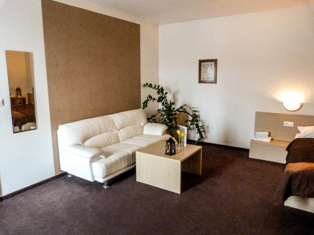 Elite Hotel Nová Dubnica Dış mekan fotoğraf