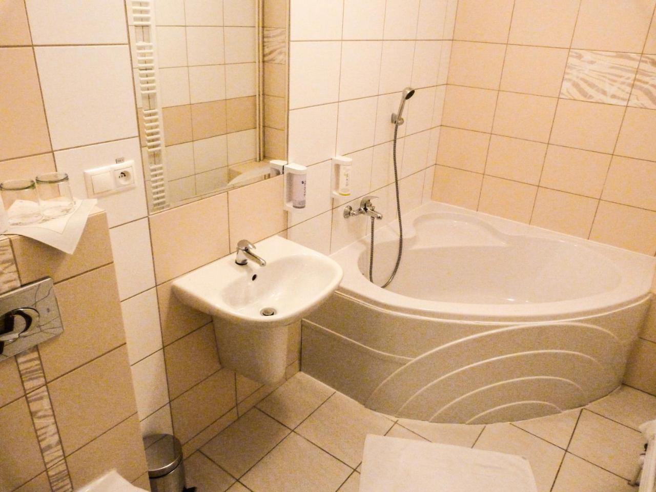 Elite Hotel Nová Dubnica Dış mekan fotoğraf