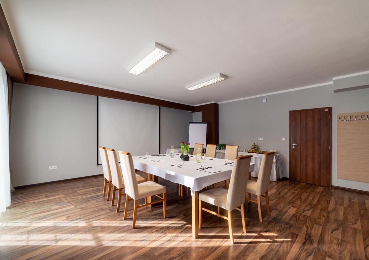 Elite Hotel Nová Dubnica Dış mekan fotoğraf